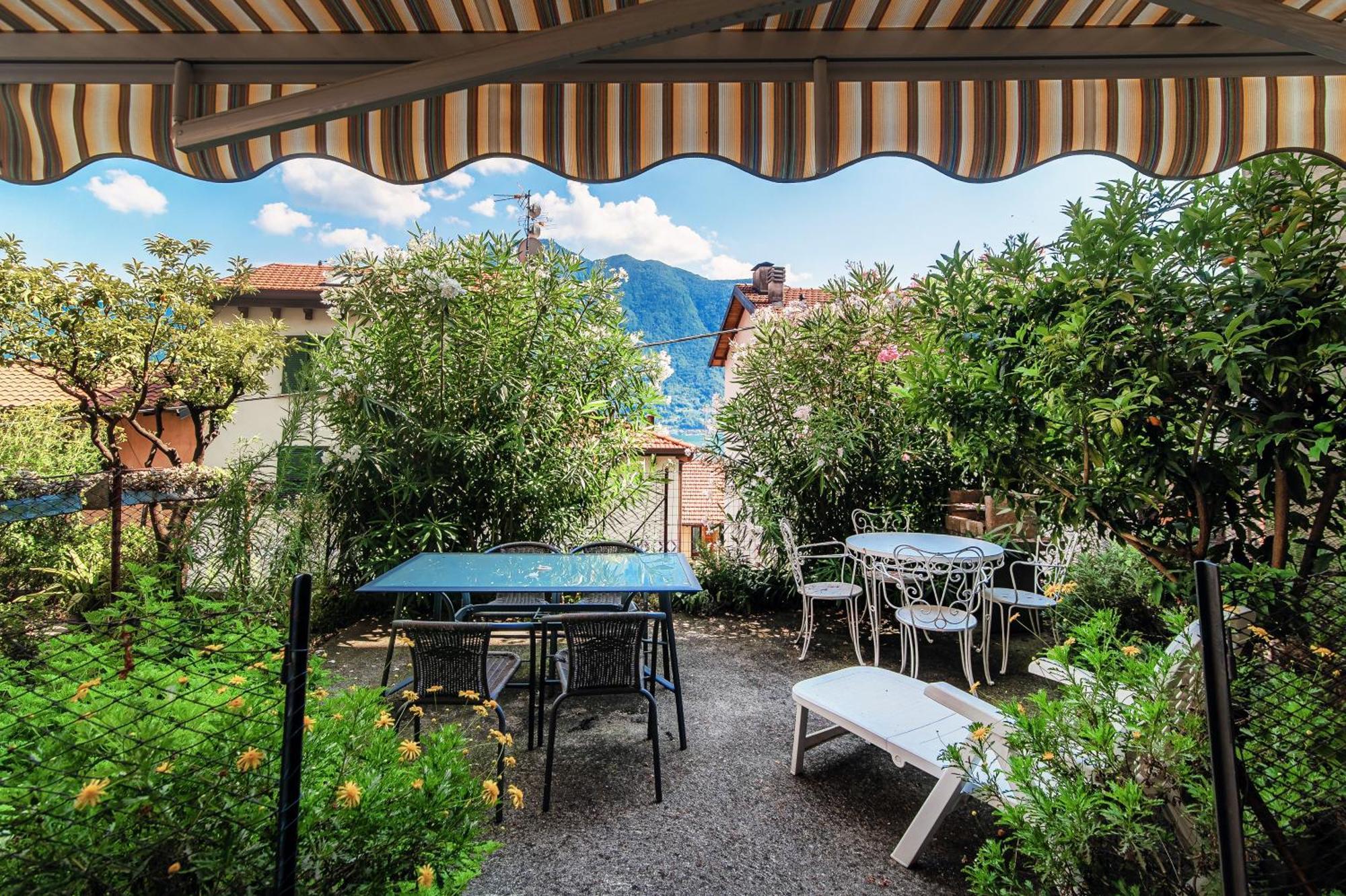 Delizioso Bilocale Vista Lago Colonno Exterior foto