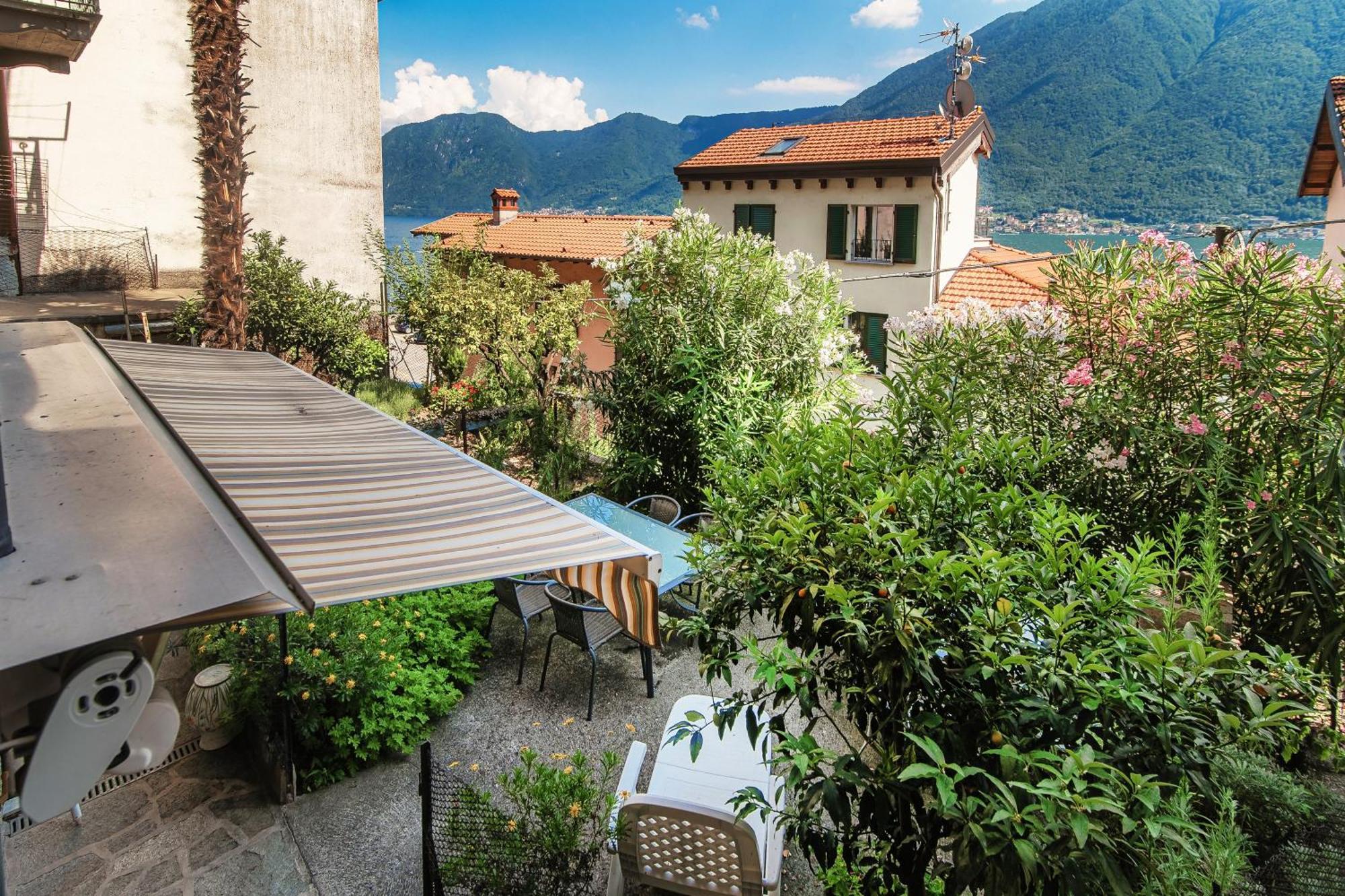 Delizioso Bilocale Vista Lago Colonno Exterior foto